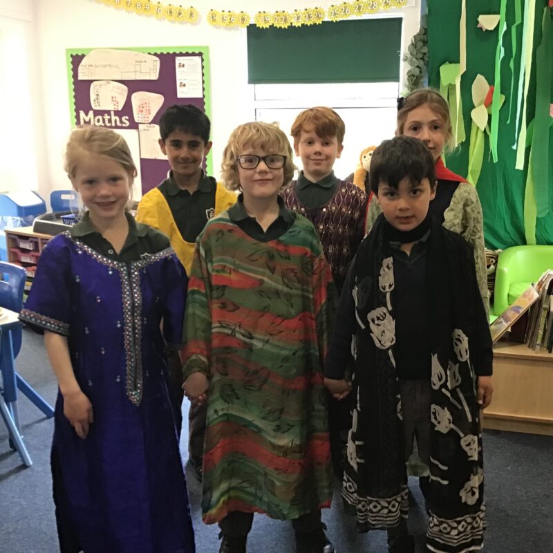 Children dressed in traditional Indian clothing